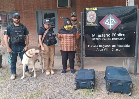 SENAD detuvo a boliviana que quiso ingresar al país con cocaína en sus maletas