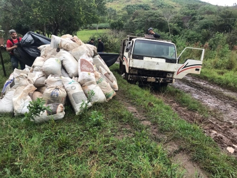 Interceptamos un camión que transportaba 5,7 toneladas de marihuana en Tava'i, Caazapá