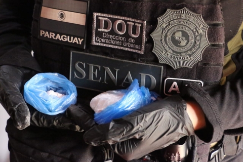 SENAD desmantela boca de venta de cocaína en Luque