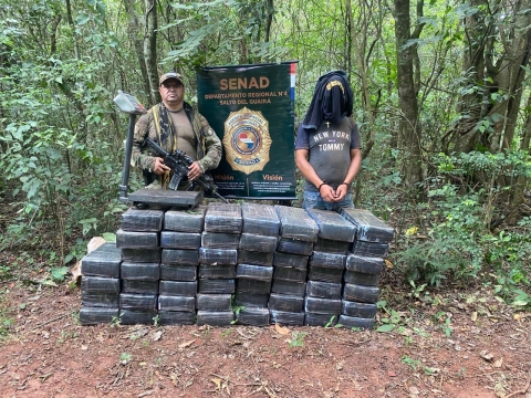 SENAD confisca media tonelada de droga en zona ribereña de Canindeyú